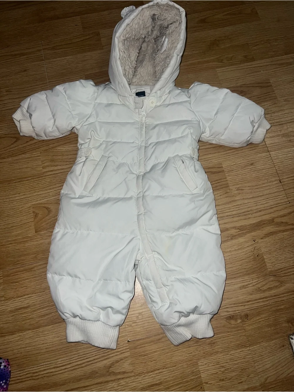 GAP cream colored